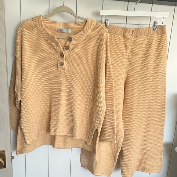 Cozy Cream Sweater - Picture 3 of 7